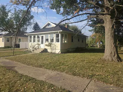 1402 S Osborne Ave, Janesville, WI 53548