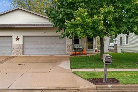 942 N 8th Ave, Onalaska, WI 54650