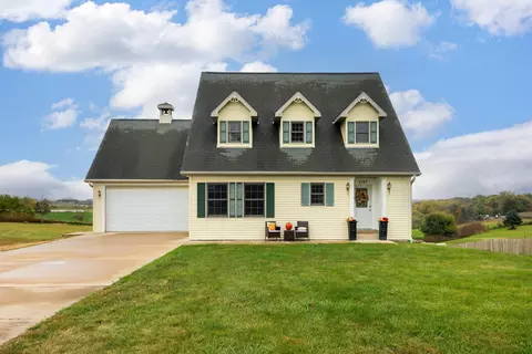 2797 Red Gates Dr, Galena, IL 61036