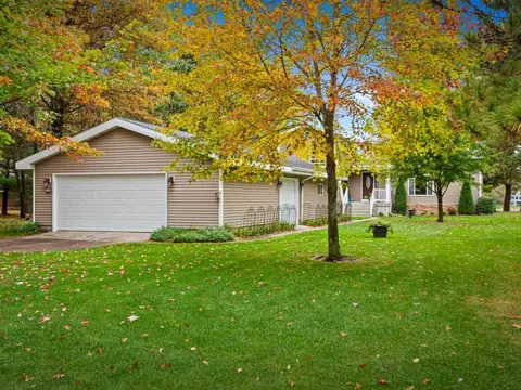 818 Manchester Ct, Nekoosa, WI 54457