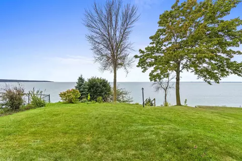 w5565 Firelane 12, Menasha, WI 54952