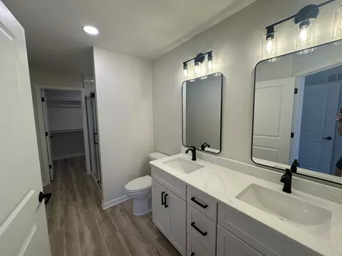 Bath - 3166 S Bartells Dr, Beloit, WI 53511 photo 3 of 4
