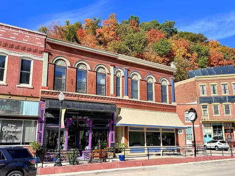 212 Main St, Mcgregor, IA 52157