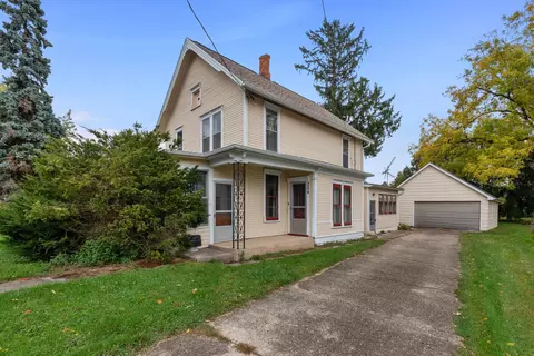 204 Spring St, Fox Lake, WI 53933