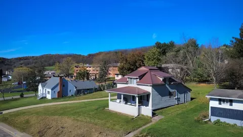 1304 W Seminary St, Richland Center, WI 53581