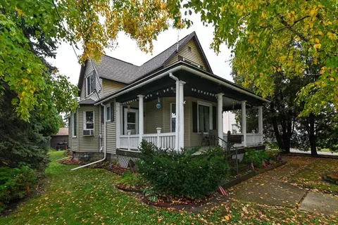 101 Valley St, Horicon, WI 53032