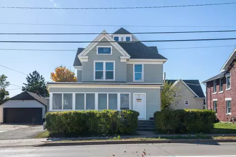 75 W Pine St, Platteville, WI 53818