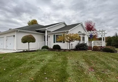 870 Patricia Ct #6, Green Lake, WI 54941