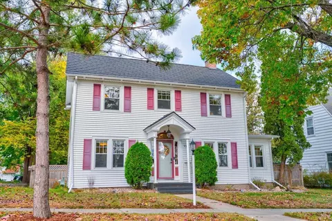 911 W Pleasant St, Portage, WI 53901