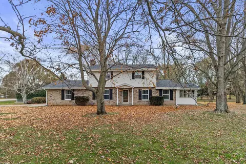 n53w35963 W Lake Dr, Oconomowoc, WI 53066
