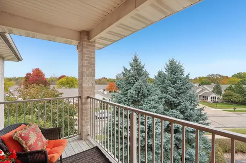 252 Fairview Cir #301A, Waunakee, WI 53597