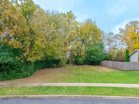 768 Konnor Ct, Omro, WI 54963