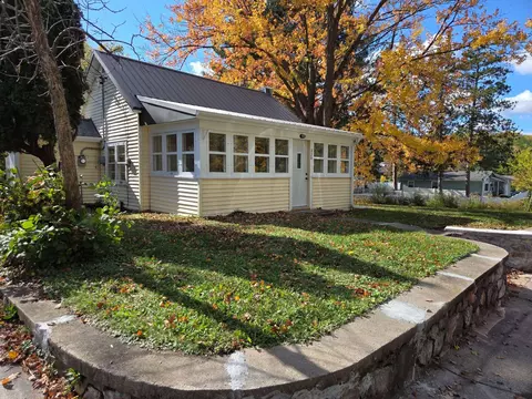 220 Elm St, Baraboo, WI 53913