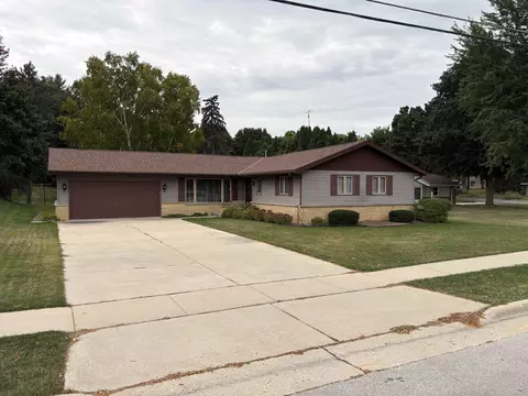 316 Woodland Beach Rd, Lake Mills, WI 53551