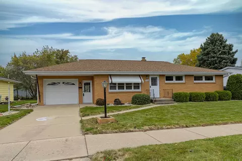 1826 Bond Pl, Janesville, WI 53548