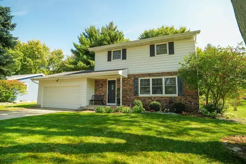 933 Allison St, Sun Prairie, WI 53590