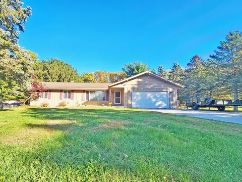 5128 N Pleasant Hill Dr, Janesville, WI 53546