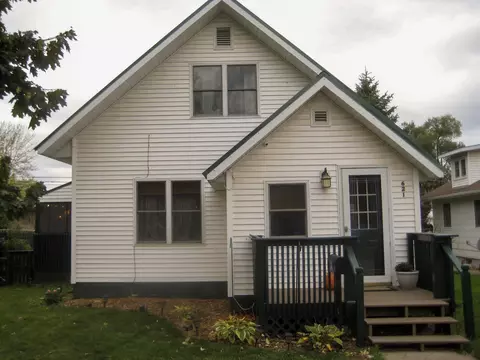 621 N Beaumont Rd, Prairie Du Chien, WI 53821