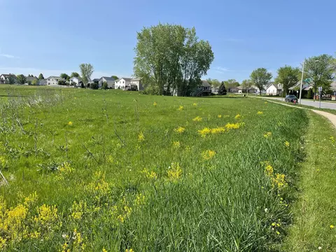 237 Wyalusing Dr, Madison, WI 53718 photo 2