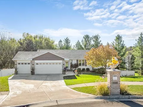 2099 Charnwood Ct, Machesney Park, IL 61115