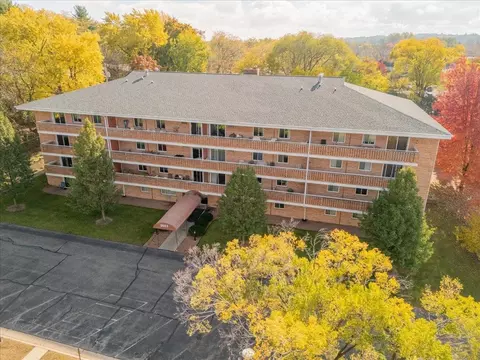 2051 Allen Blvd #402, Middleton, WI 53562