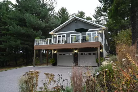 819 E Hiawatha Dr, Wisconsin Dells, WI 53965