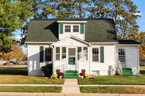 913 Polk St, Sauk City, WI 53583