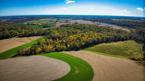 7880 E Lamont Rd, Darlington, WI 53530