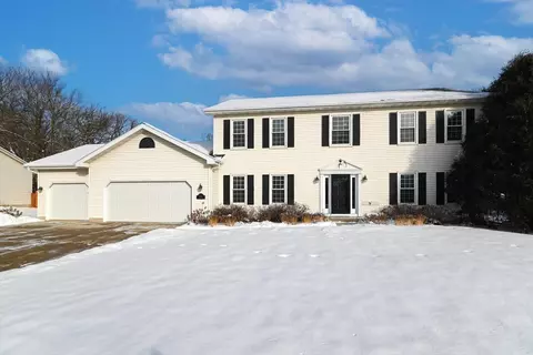 5708 Pembroke Dr, Fitchburg, WI 53711