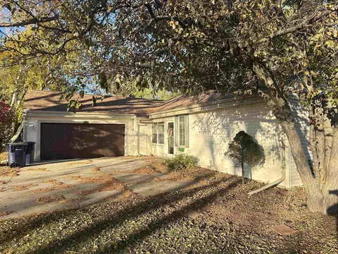 2127 S Pearl St, Janesville, WI 53546