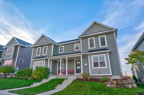 627 Hillcrest Dr, Waunakee, WI 53597