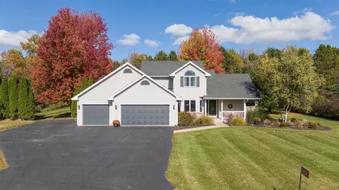 6832 W Wood Ridge Dr, Janesville, WI 53548