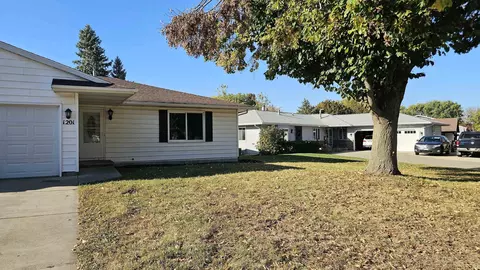 1201 Sausalito Dr, Waunakee, WI 53597