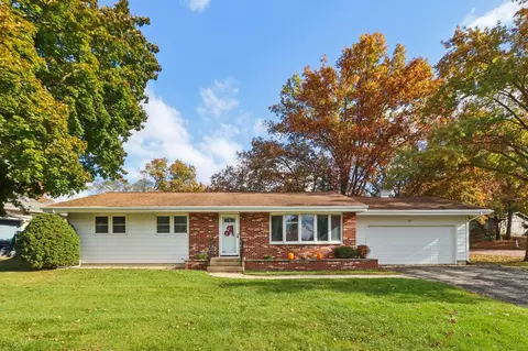 121 Old Settlers Trl, Poynette, WI 53955