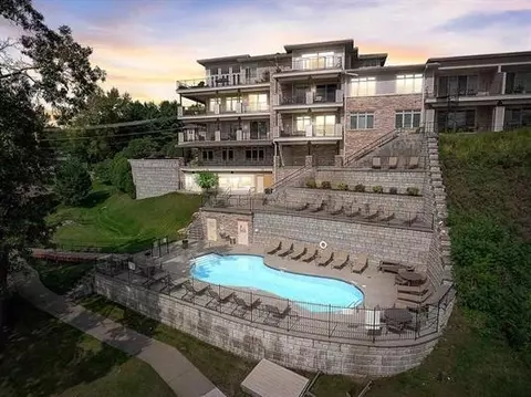 650 E Hiawatha Dr #302, Wisconsin Dells, WI 53965