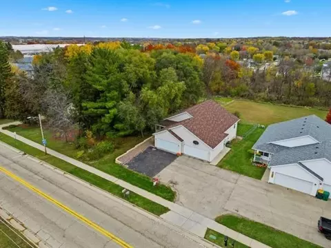 217 Menhall Dr, Edgerton, WI 53534