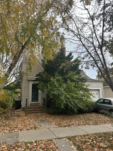 653 Sheldon St, Madison, WI 53711