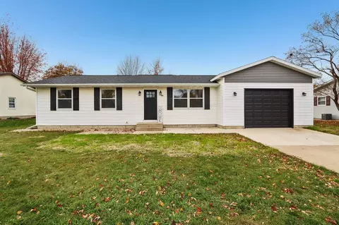 543 Sycamore St, Sauk City, WI 53583