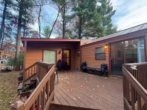 140 Lake Shore Dr, Wisconsin Dells, WI 53965