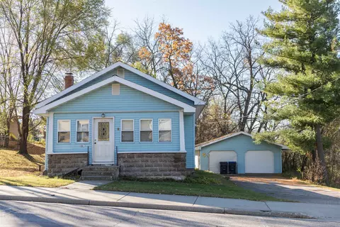 221 W Ormsby St, Oxford, WI 53952