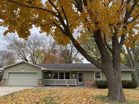 442 Cheryl St, Cottage Grove, WI 53527
