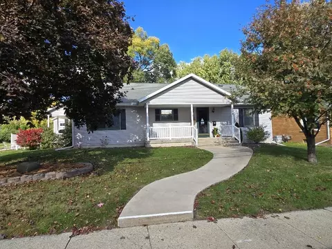 306 E Burnett St, Beaver Dam, WI 53916