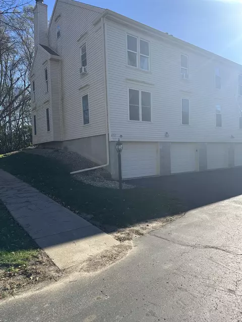 6717 Park Edge Dr #B, Madison, WI 53719
