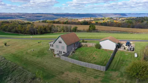 61735 Mississippi View Ln, Eastman, WI 54626