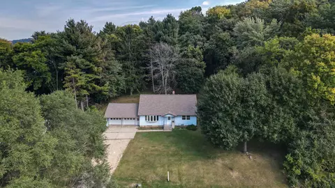 3317 Airport Rd, Cross Plains, WI 53528