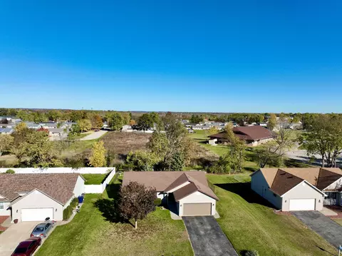 638 W Burbank Ave, Janesville, WI 53546