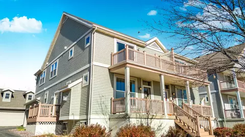 1046 Stonehaven Dr, Sun Prairie, WI 53590