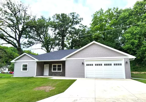810 Galena St, Darlington, WI 53530