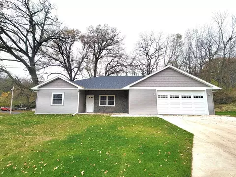 810 Galena St, Darlington, WI 53530