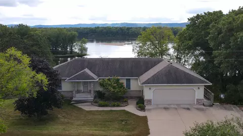 20343 Effigy Mounds Ln, Muscoda, WI 53573